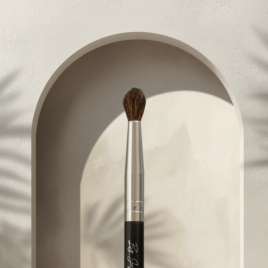 M14 Natural Hair Rounded Blending Brush
