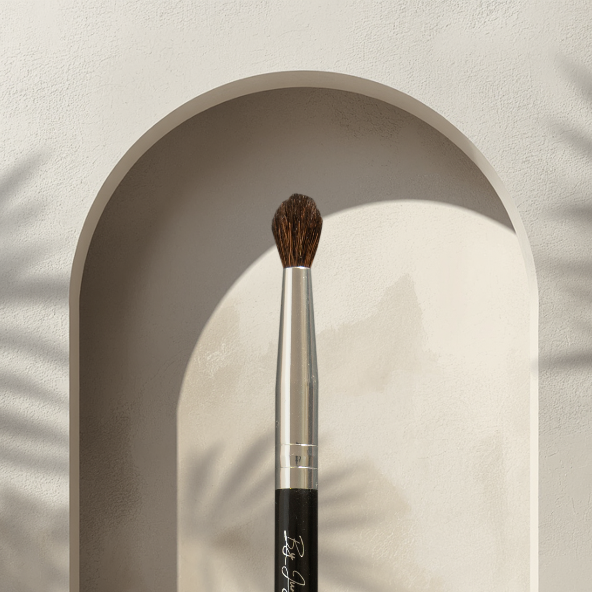 M14 Natural Hair Rounded Blending Brush