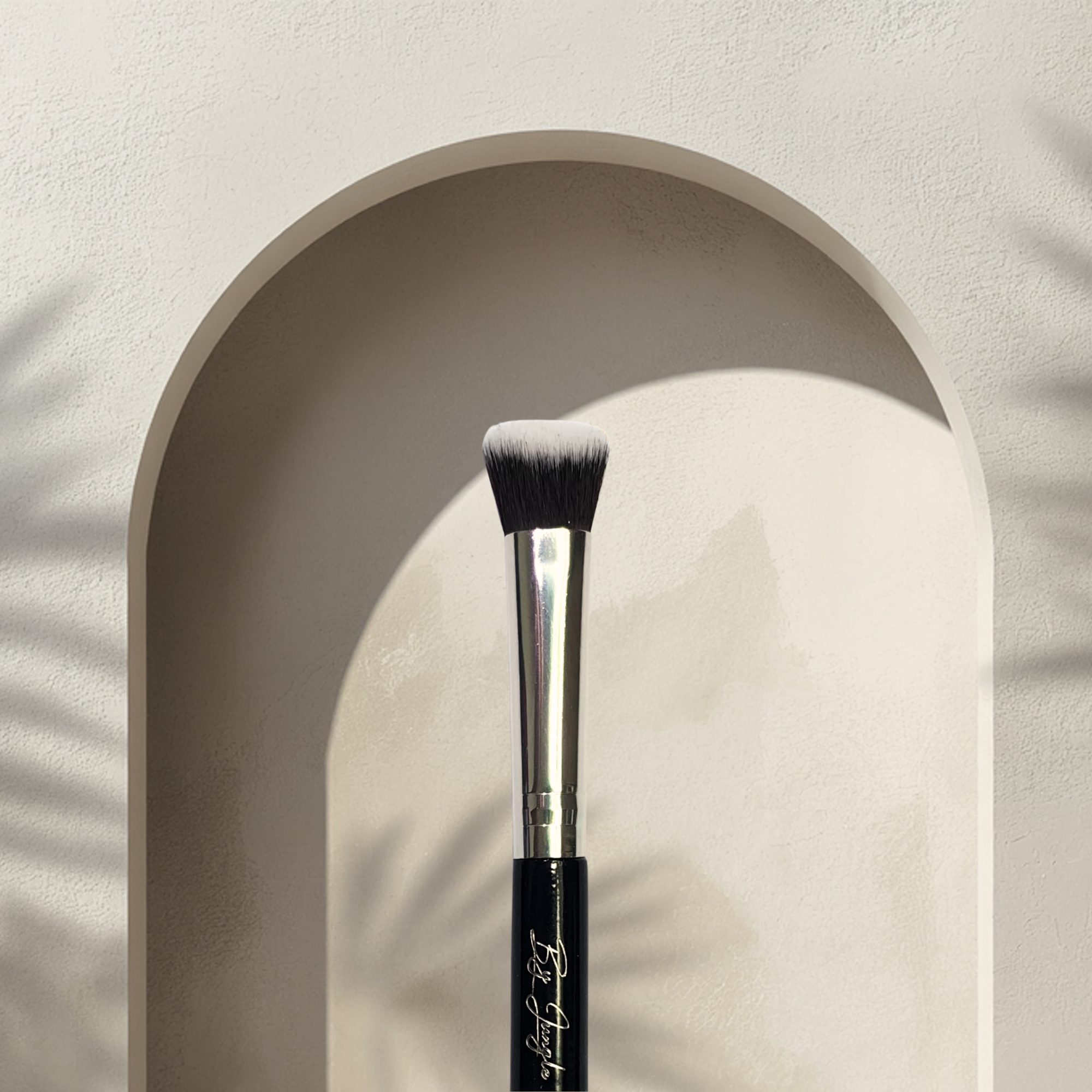 M5 Synthetic Vegan Concealer Buffing Brush